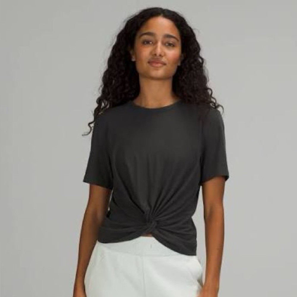 Lululemon crescent t-shirt - black - size 4